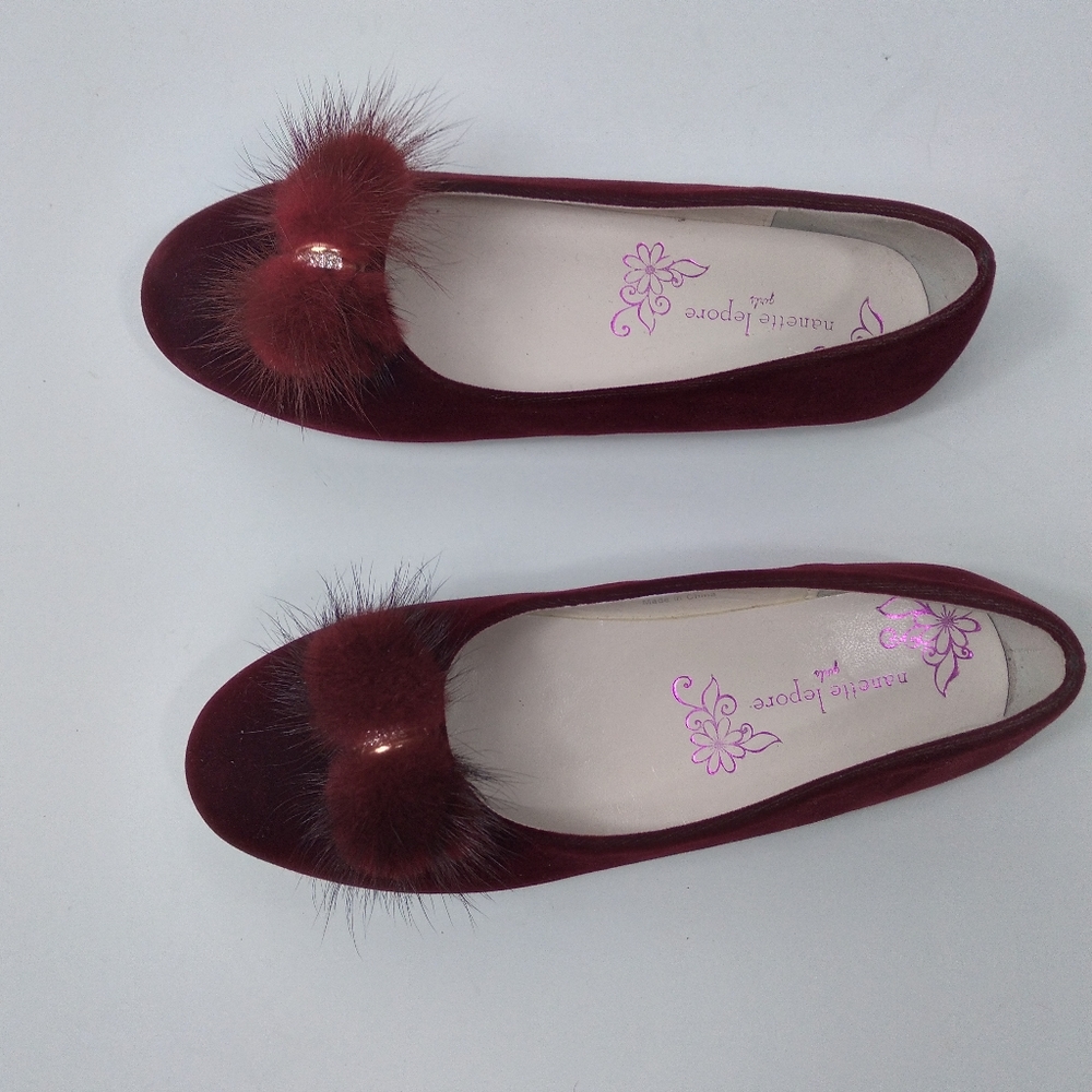 Nanette Le pore  burgundy velvet size 4 girl's shoe